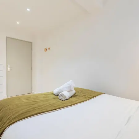 Atypical In Semi-basement In The Heart Of Appartement *