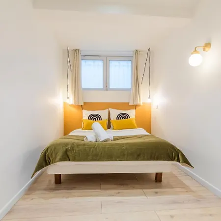Appartement Atypical In Semi-basement In The Heart Of *