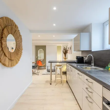 Atypical In Semi-basement In The Heart Of Appartement *