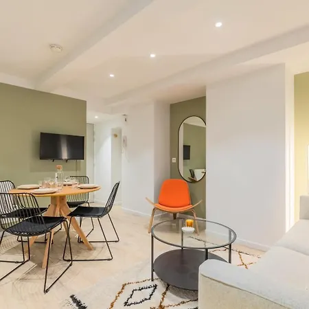 Atypical In Semi-basement In The Heart Of Apartment Lille